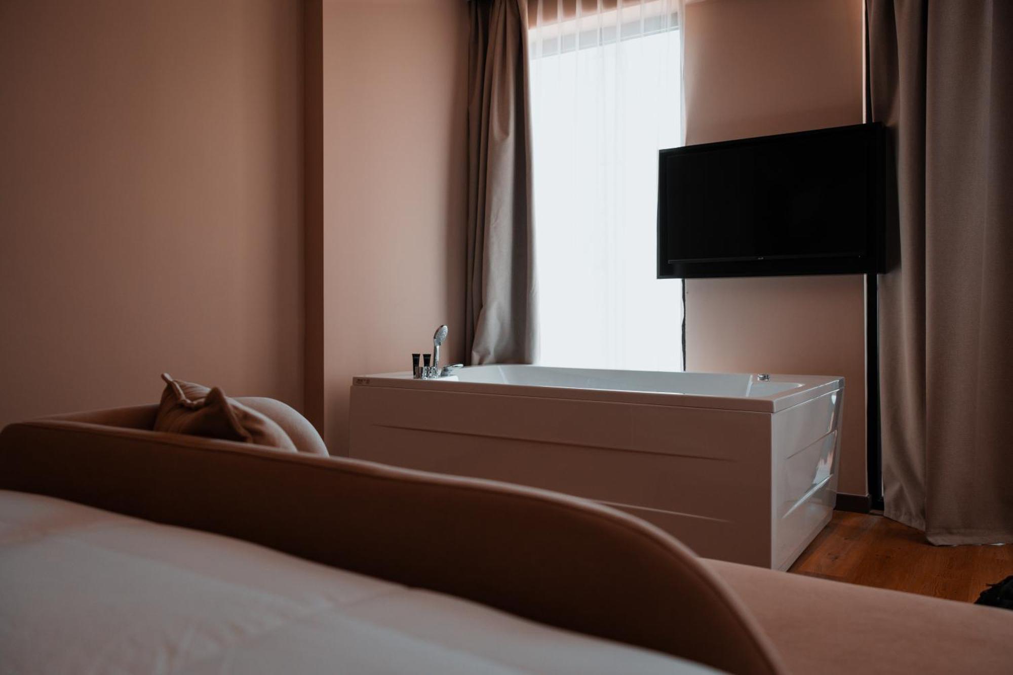 Royal G Deluxe Hotell Škalngur Exteriör bild